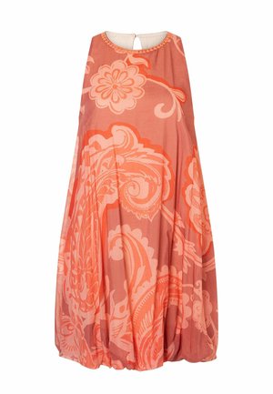 Mouwloze koraalkleurige jurk met grote bloem- en paisleypatronen in lichtere koraaltinten, ronde halslijn en geplooide zoom.