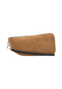 Braune Veloursleder-Clutch mit schlanker, kantiger Form; verfügt über einen schwarzen Ledergriff und silberne Beschläge zum Verschließen und Befestigen.