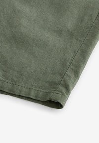 Next REGULAR FIT - Pantaloni scurți - sage green