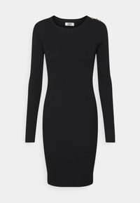 Robe noire à manches longues côtelées avec un col rond et trois boutons décoratifs sur l'épaule gauche. Silhouette près du corps.