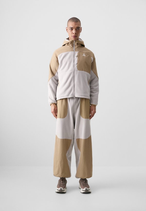 WOLF TREE PLUS - Fleece jacket