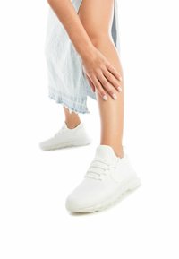XTI Zapatillas - white