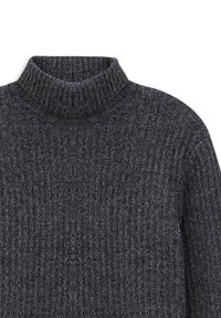 Dunkelgrauer, gerippter Rollkragenpullover. Merkmale einen hohen Kragen und ein strukturiertes Strickmuster, das einen weichen, flexiblen Stoff zur Geltung bringt.