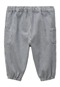 Pantalons en coton rayés avec une taille élastique, deux poches latérales et un motif rayé horizontal, avec des chevilles ajustées. Les couleurs sont bleu marine et blanc.