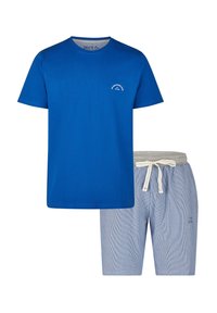 Camiseta de algodón azul de manga corta con un pequeño logo en el pecho, combinada con pantalones cortos a rayas con acentos grises y una cintura elástica.