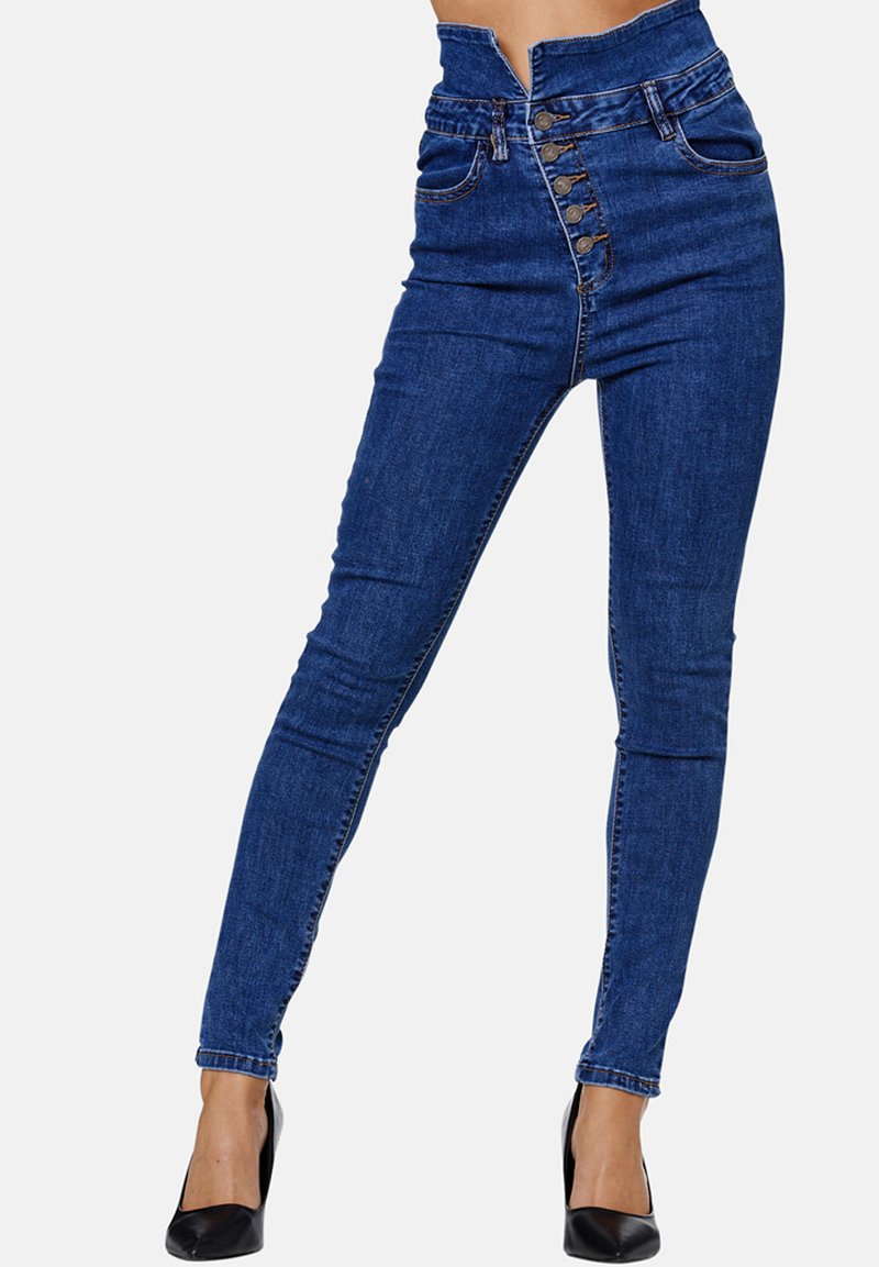 Vaqueros de denim azul de tiro alto con una silueta ajustada, cierre de cinco botones y detalles de costura clásica. Textura suave en todo el tejido.