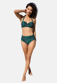 Vybrané, green animal