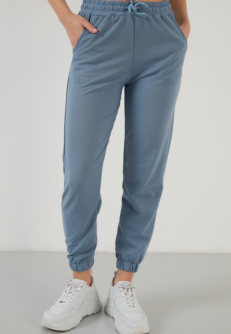 LELA Träningsbyxor - baby blue