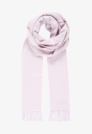 Miękki, jasnofioletowy wełniany szalik z frędzlami na końcach, złożony i zawiązany na górze na białym tle.