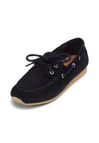 Marineblaues Wildleder-Bootsschuh mit Schnürverschluss, kontrastierenden Nähten und Gummisohle. Verfügt über silberne Ösen und ein rundes Zehen-Design.