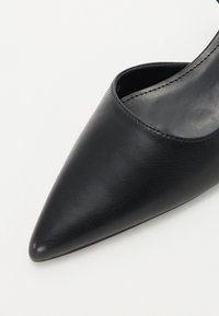 Thumbnail Image 10