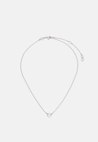 Collier en argent avec un pendentif central en cristal clair, des maillons délicats et un fermoir à ressort pour une longueur ajustable.