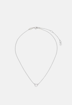 Collana in argento con pendente centrale in cristallo trasparente, collegamenti delicati e chiusura a moschettone per lunghezza regolabile.