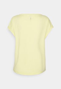 ONLY Play ONPAUBREE LIFE ON BAT LOOSE - T-shirt desportiva - pale banana