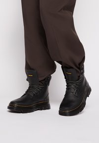 Dr. Martens Stivaletti stringati - black