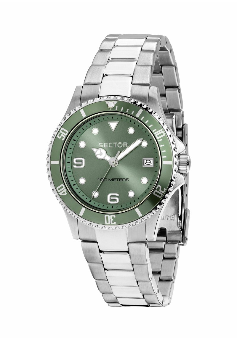 Orologio con quadrante verde e cinturino in acciaio inox, indici luminosi e lunetta girevole. Presenta una finestra per la data alle ore 3. Resistente all'acqua fino a 100 metri.
