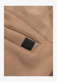 Sélectionné, beige