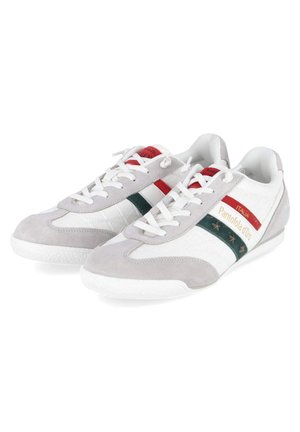 Białe i szare skórzane sneakersy z czerwonymi i zielonymi paskami, sznurowadłami oraz nadrukiem "Pantofola d'Oro" z boku.