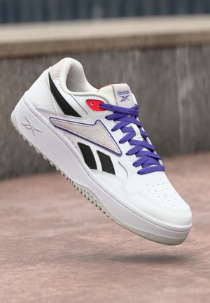 ATR CHILL UNISEX - Trainers - footwear white/moon/black