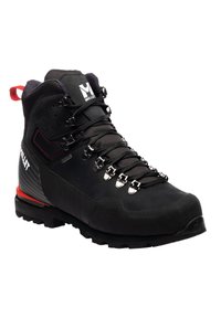 Botte de randonnée noire avec une semelle en caoutchouc, des œillets métalliques, des accents rouges et un col rembourré. Présente un dessus texturé et durable pour une utilisation en extérieur.