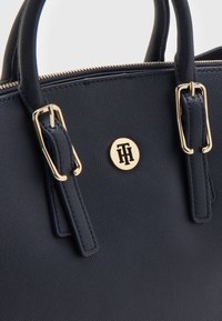 Tommy Hilfiger HONEY WORKBAG - Håndtasker - desert sky