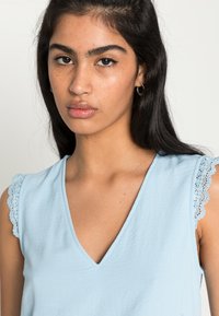 Vero Moda VMNANNA - T-shirt básica - blue bell