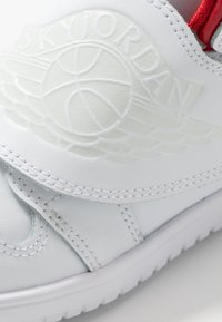 Jordan SKY JORDAN 1 - Sneakers - white/summit white/varsity red