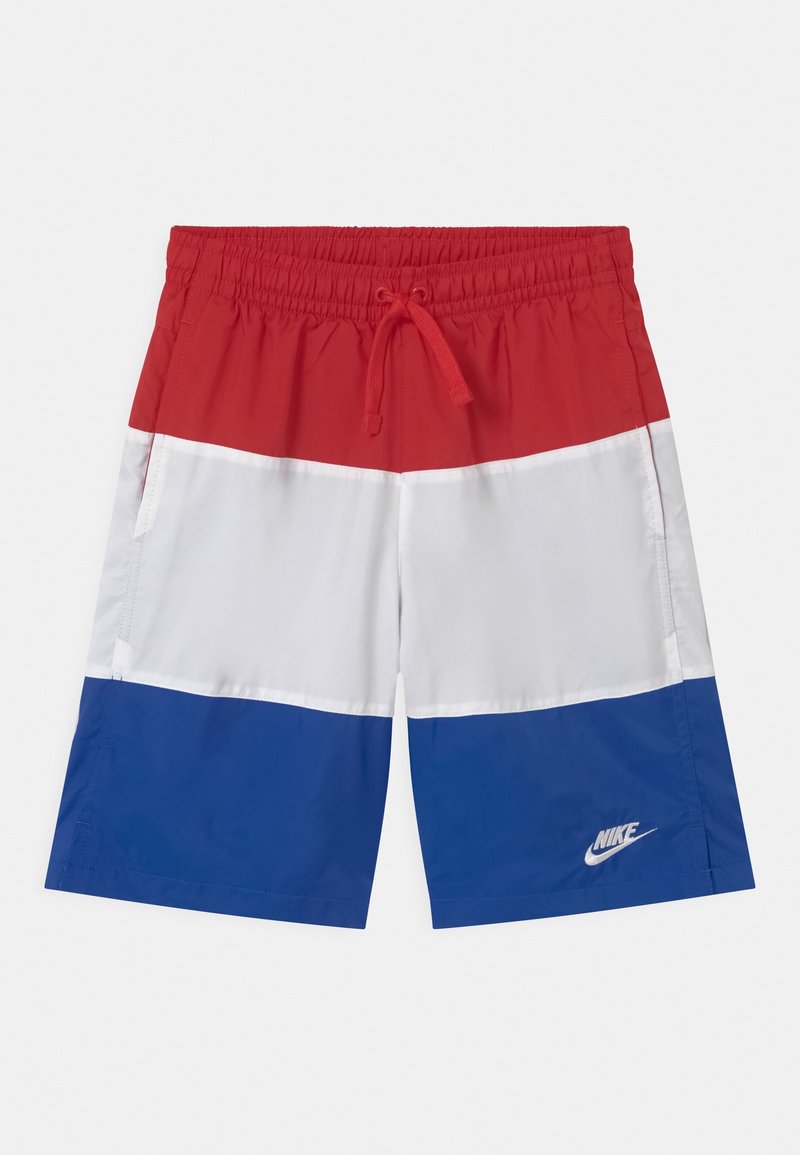 Bañadores rojos, blancos y azules con cinturilla elástica y cordón. Presenta bolsillos laterales y un logo de Nike en blanco sobre la sección azul.