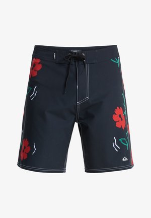 Μαύρα βερμούδα με κόκκινα λουλουδάτα σχέδια και πράσινες λεπτομέρειες. Διαθέτουν κορδόνι στη μέση και λευκά ραφές. Κουμπωτή υφή σε όλο το μήκος.