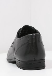 Pier One Derbies & Richelieus - black