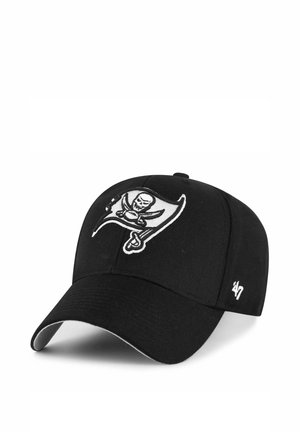 Schwarze Baseballkappe mit weißem Totenkopf- und gekreuzten Schwertern-Emblem vorne und kleinem '47'-Logo an der Seite.