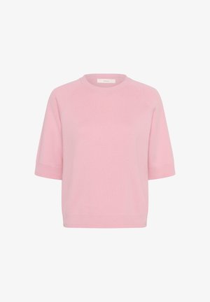 Mehek roza majica s kratkimi rokavi, pletena z rebrastim okroglim izrezom, manšetami in robom, prikazana na belem ozadju.