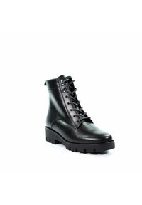Czarne skórzane botki za kostkę z okrągłym noskiem, sznurowanym przodem, teksturowaną podeszwą i średniej wysokości obcasem blokowym. Gładkie wykończenie i minimalne detale.