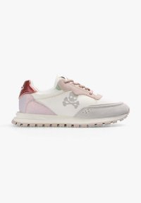 Sneaker mit einem weißen synthetischen Obermaterial, hellrosa Schnürsenkeln, grauem Wildlederzeh, pastellfarbenen Akzenten und einem Totenkopf-Logo. Verfügt über eine strukturierte Sohle.
