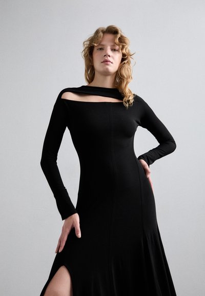 Victoria Beckham FRONT CUT OUT FLOORLENGTH DRESS - Vestido ligero - black