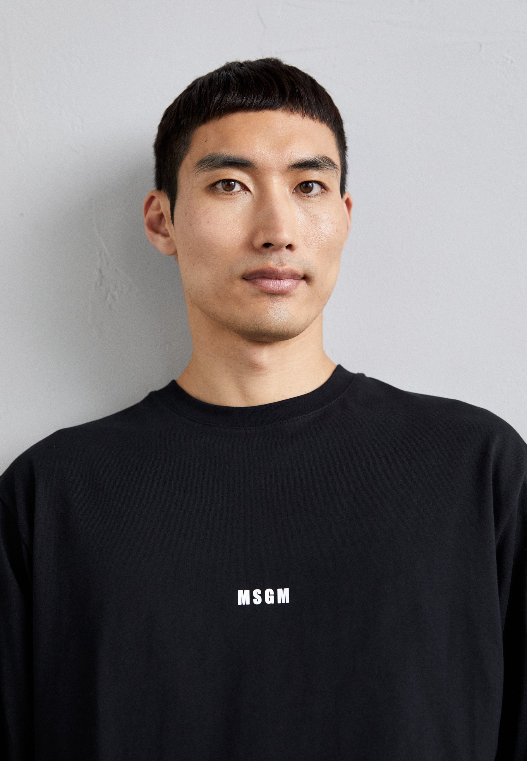 MSGM｜LONG-SLEEVED ROUND NECK T-SHIRTS (3540MM511 237798 Solid colour cotton round neck T-shirt - MSGM Official
