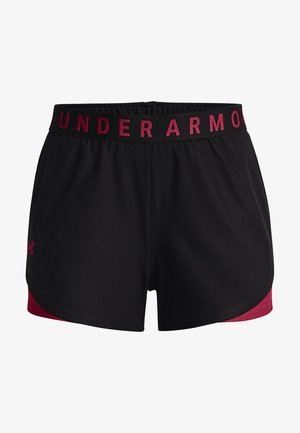 Czarne sportowe spodenki z szerokim elastycznym pasem z napisem „UNDER ARMOUR” w wyraźnej czerwonej czcionce oraz jaskrawoczerwonymi dodatkami po bokach.