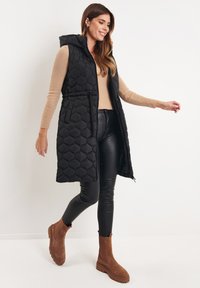 Threadbare LANGE CRUSH QUILTED - Waistcoat - schwarz