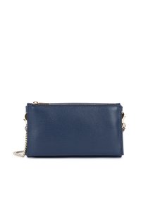 Pochette en cuir bleu marine avec une surface texturée, de forme rectangulaire, fermeture zippée en haut et une chaîne amovible. Équipée de quincaillerie en finition dorée.