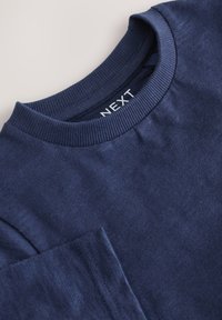 Unausgewählt, navy santa train appliqué