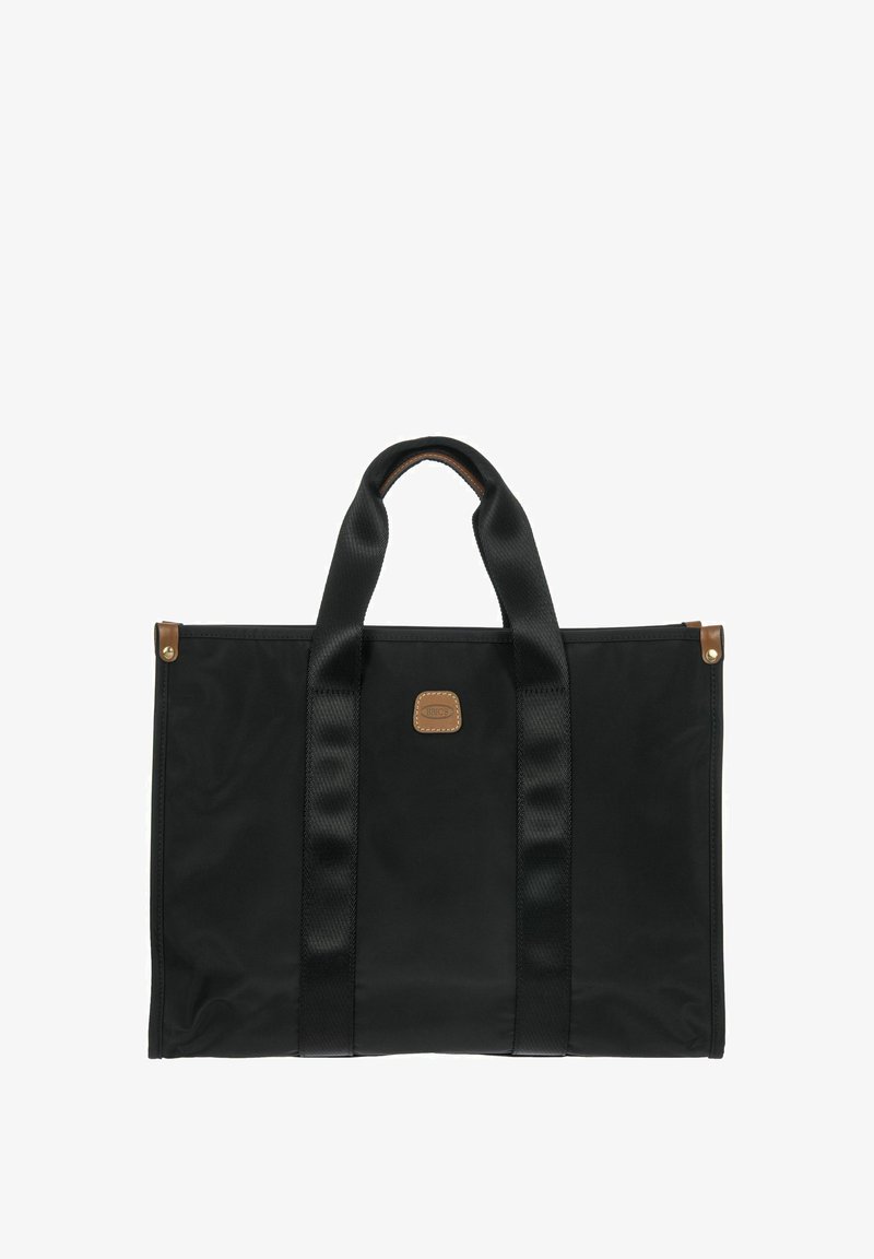 Zwarte tote bag gemaakt van duurzaam stof, met twee stevige handvatten en een bruin leren logo patch. Gladde textuur met een eenvoudig ontwerp.