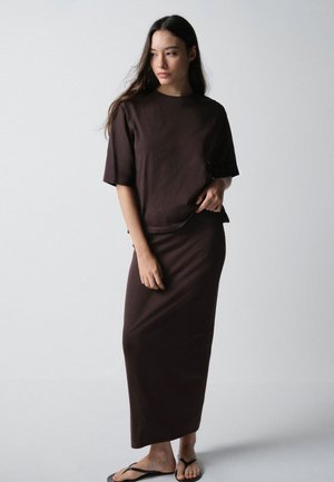 THE SET, REGULAR FIT - 2 PACK HEAVYWEIGHT SKIRT AND T-SHIRT CO ORD SET - T-shirt basic - chocolate brown