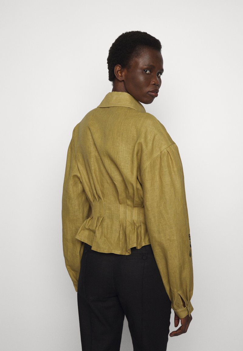 Damen Bekleidung | ABODI SHIRT ELIZABETH BATHORY Hemdbluse beige - HU47276 Damen Bekleidung | ABODI SHIRT ELIZABETH BATHORY Hemdbluse beige - HU47276