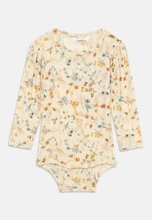 Langarm beige baby romper met bloemendessin in blauw, bruin en gele tinten, voorzien van drukknopen op de schouder en kruis.