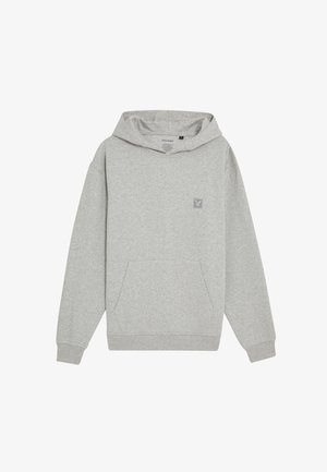 Hellgrauer Kapuzenpullover mit langen Ärmeln, Vordertasche und kleinem Logo auf der Brust.