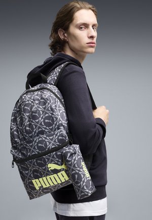 Puma, PHASE 20 L RUCKSACK-SET UNISEX - Estuche escolar - moody gray-smokey gray-geometric aop