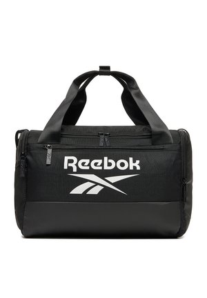 Czarna torba sportowa Reebok z dużym białym logo, główna komora zamykana na podwójny zamek, boczne kieszenie oraz dwoma czarnymi uchwytami do noszenia.