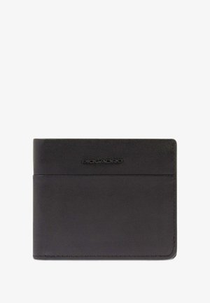 Billetera bifold de cuero negro con logo de Piquadro en relieve en la parte frontal, que presenta una textura suave y costuras mínimas.