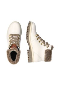 Bottes en cuir blanc avec un col en fausse fourrure, des œillets en or et des lacets marron. Semelles en caoutchouc épaisses offrant adhérence et soutien.