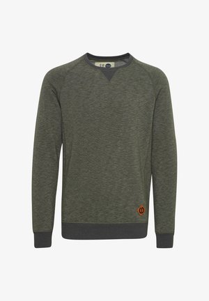 Olivgrön sweatshirt med rund hals och raglanärmar. Har kontrasterande mörkgrå mudd och nederkant, samt en liten orange logotyp på undersidan.